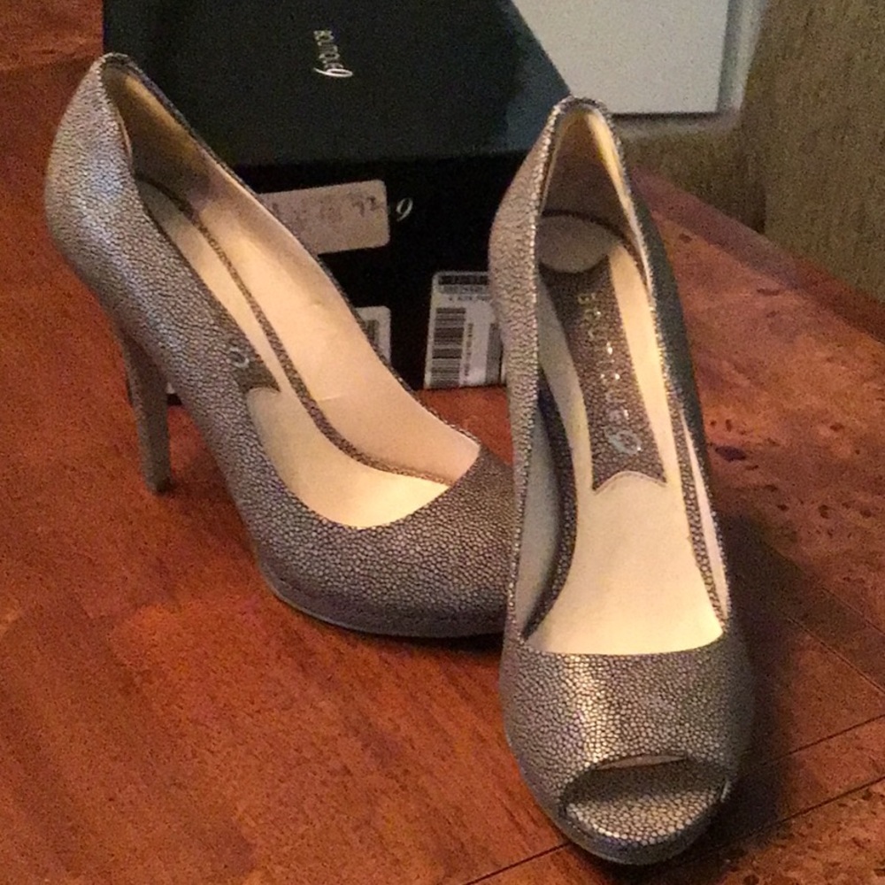 Grey peep toes. Very sexy on foot. More taupe than grey